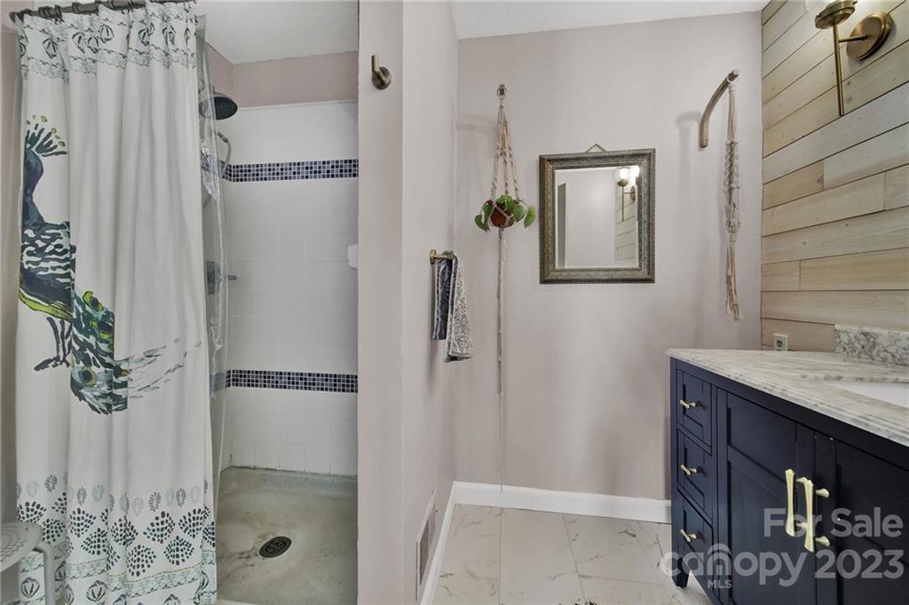 Tega Cay - Residential