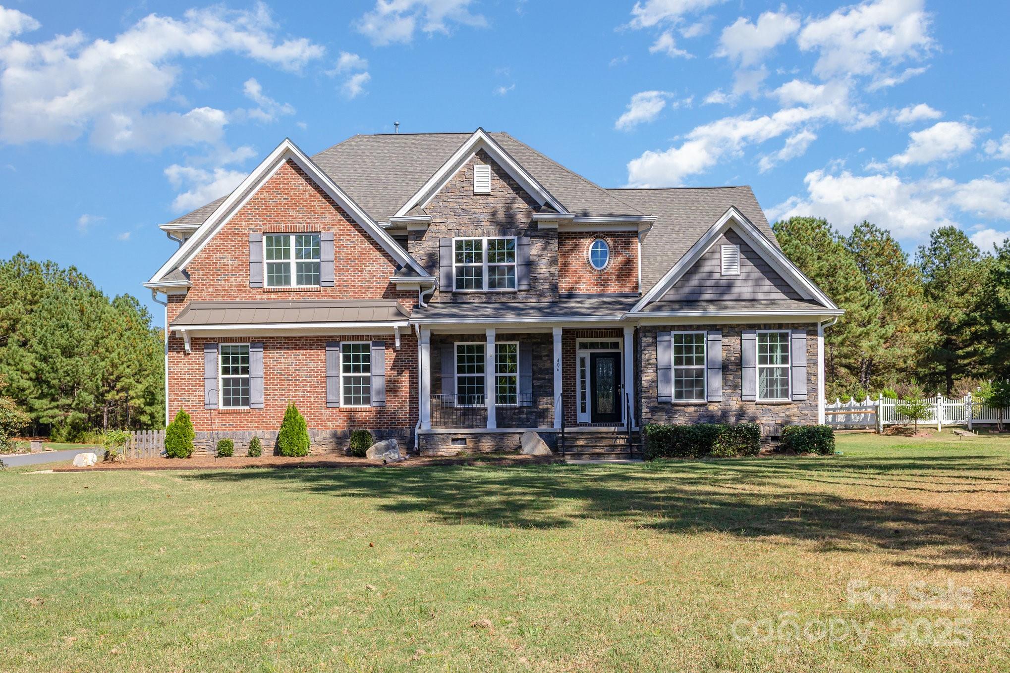 Discover your own private retreat in this beautifully maintained Rock Hill home! Designed for comfort and style,
this residence offers an open-concept floor plan, a bright and functional kitchen, and a relaxing primary suite.
The backyard is made for outdoor living, featuring a sparkling pool ideal for summer gatherings and quiet
evenings. Excellent location close to schools, shopping, and commuter routes.