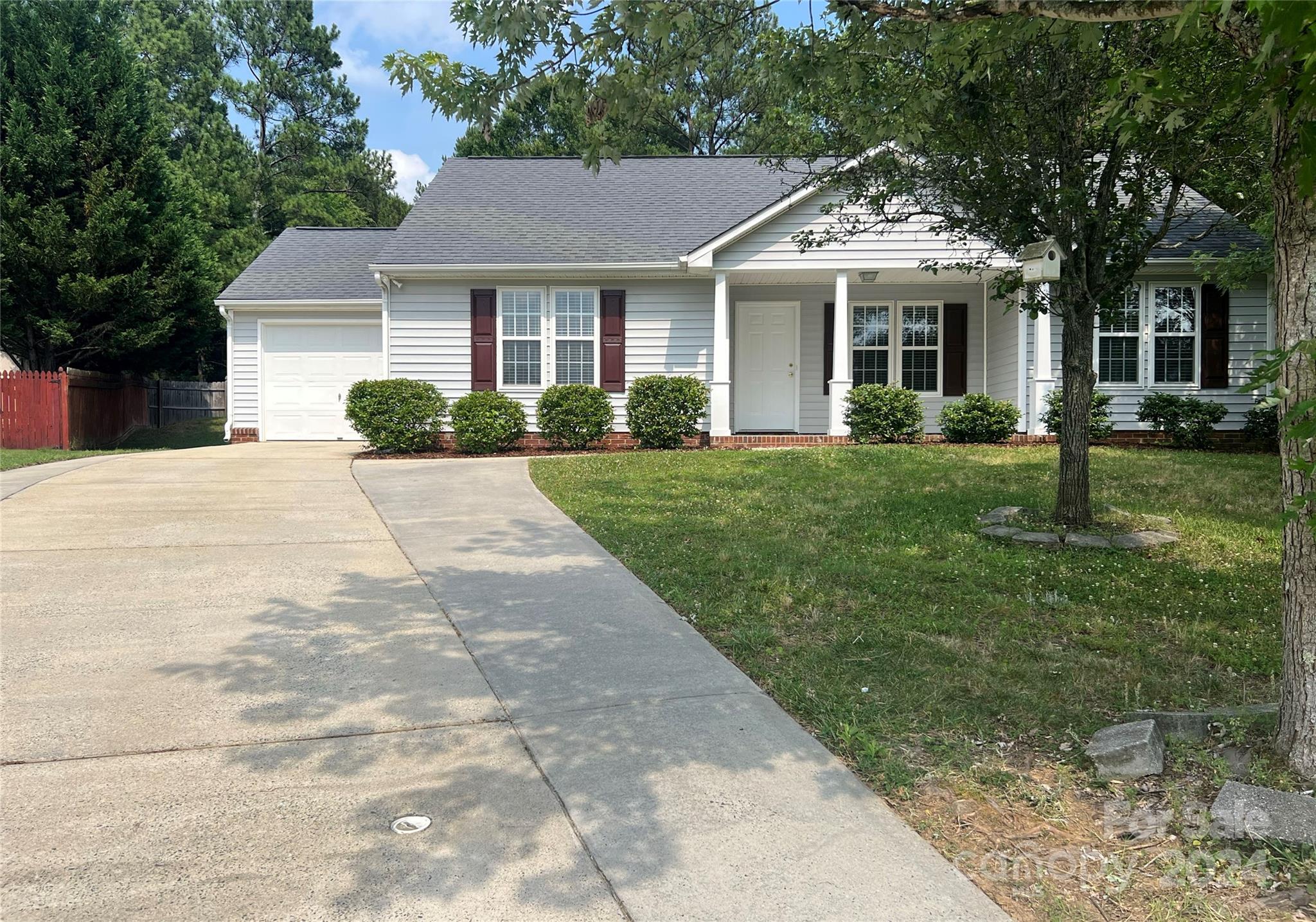 ADORABLE 3-BEDROOM RANCH: You’ll find 9103 Tiffany Crest nicely nestled into a lovely cul de sac neighborhood on the outskirts of Charlotte near Matthews. The open airy floorplan features a living room, dining room and generous breakfast area that walks out to a private patio and spacious yard. With fresh neutral paint, updated light fixtures, attractive floating flooring and beautiful wide white tile, this house provides the perfect canvas for a beautiful new home. There’s a black gas fireplace in the living room and black GE appliances in the kitchen (like-new double-door refrigerator remains). The primary bedroom boasts a walk-in closet and private bath with a garden tub and the other 2 bedrooms are flanked by an additional easy access full bathroom. This immaculately maintained home is move-in ready and waiting for its lucky new owners! A MUST SEE NEIGHBORHOOD GEM!