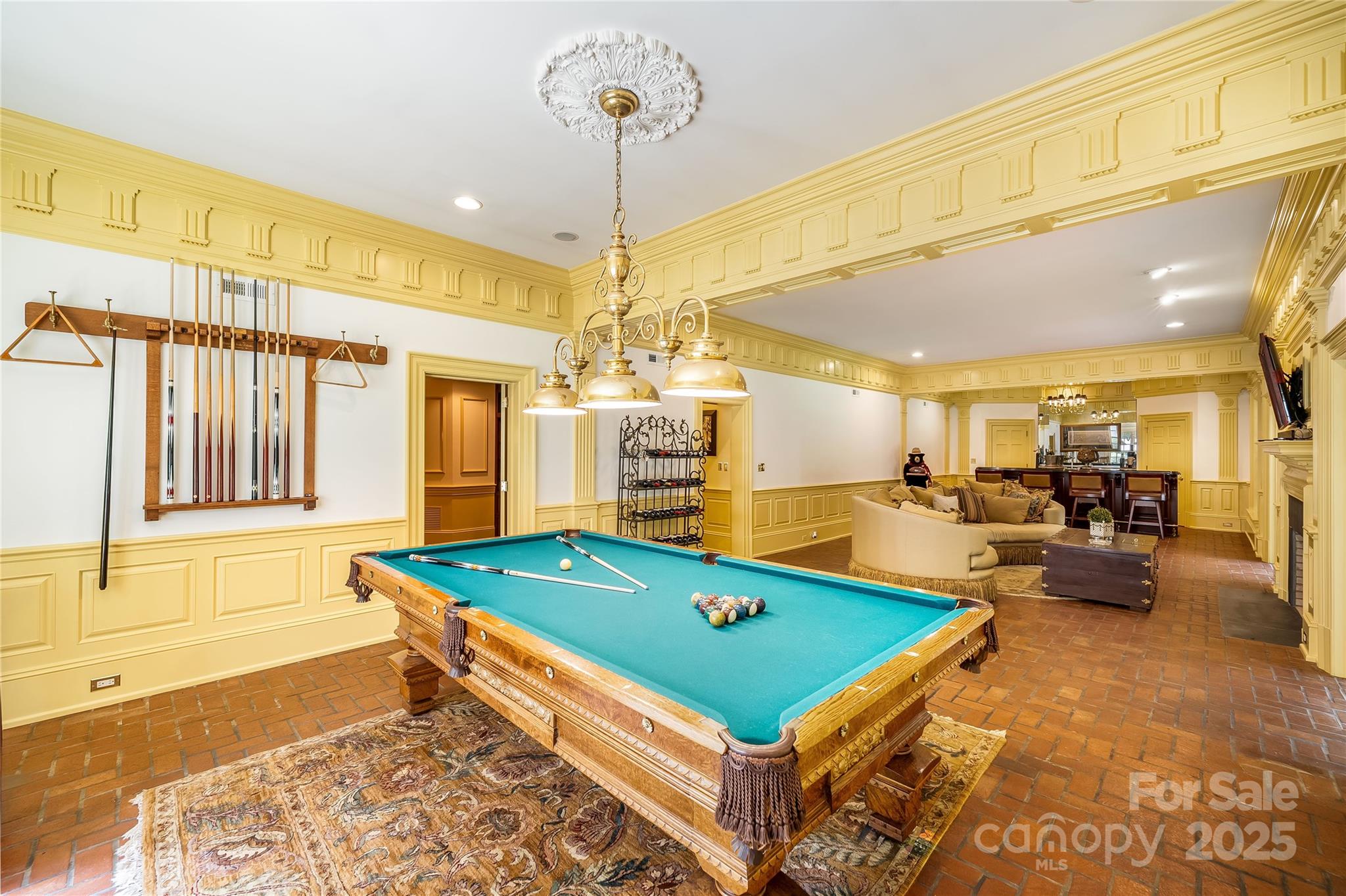 Country Club Estates - Residential
