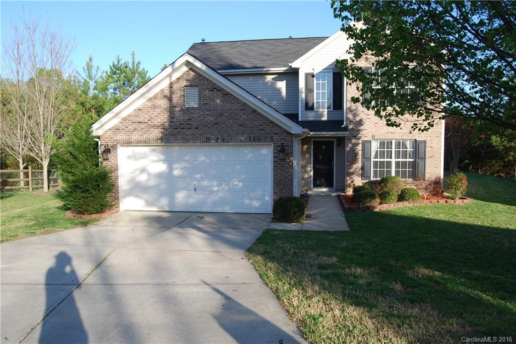 3 bedroom, 2.5 bath home, on the cul de sac in the beautiful Tega Cay. Open Concept. Owner will take care of yard maintenance. $1775 security deposit due at lease signing. $250 non refundable pet deposit. Owner may require tenant to pay an additional monthly pet fee.