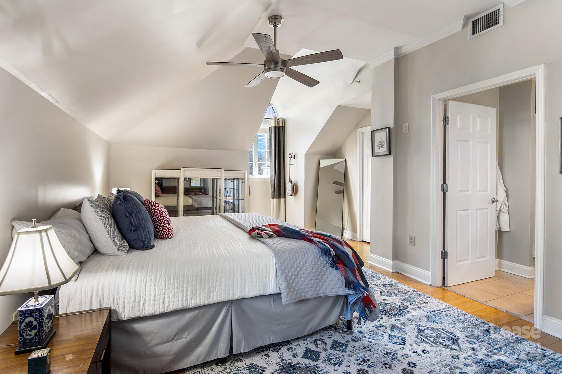 Fifth And Poplar - Residential Lease