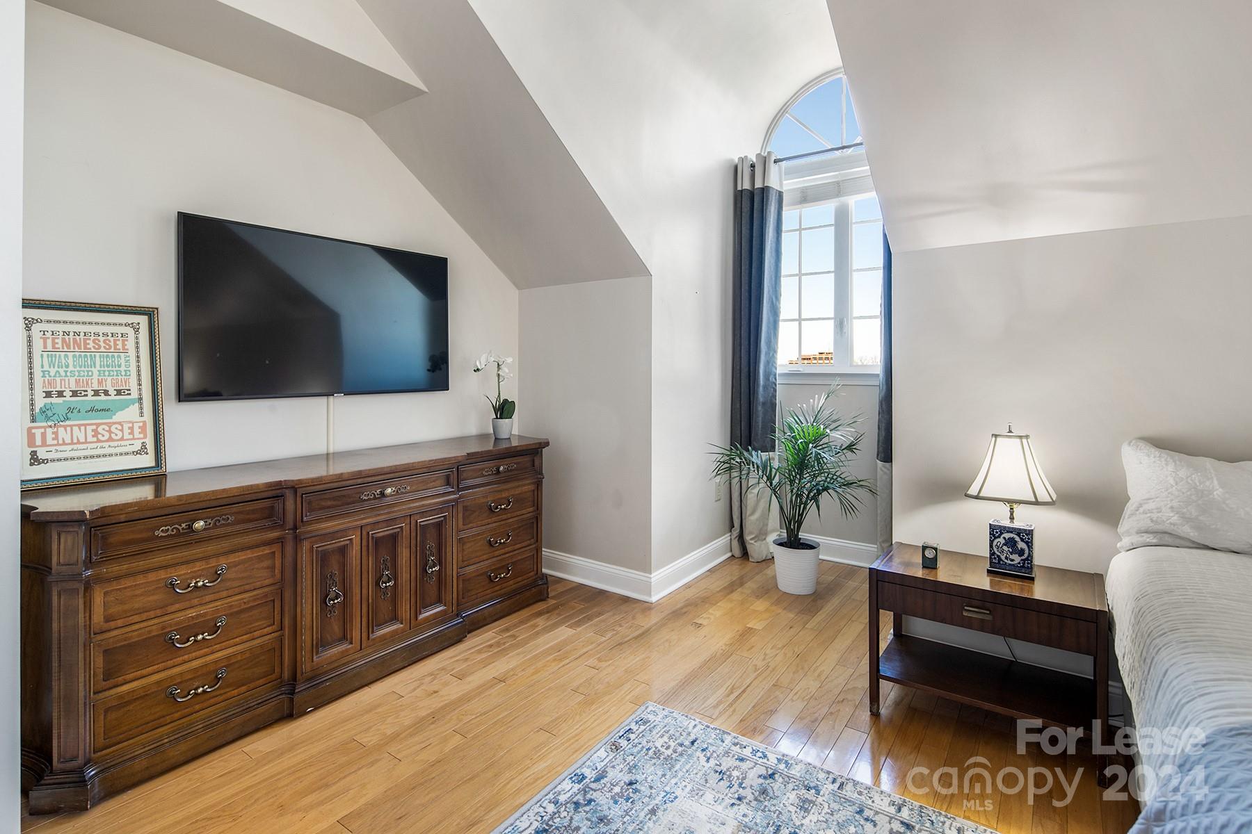 Fifth And Poplar - Residential Lease