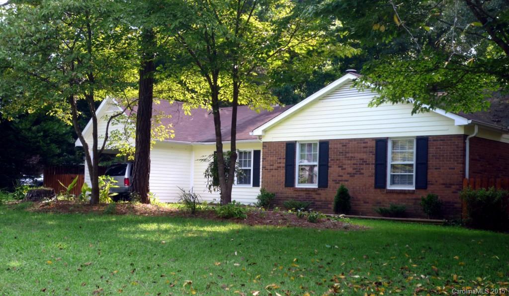 Adorable 3 bedroom/2 bath ranch with lots of extra charm.  Located on a cul da sac, this home has an open floor plan and good sized bedrooms. Kitchen and baths recently updated. Freshly painted and move in ready!!.  It has a large deck overlooking a large fenced back yard. At the rear of the property there is a small creek. This private wooded yard is wonderful for those relaxing times enjoying nature and watching the birds.