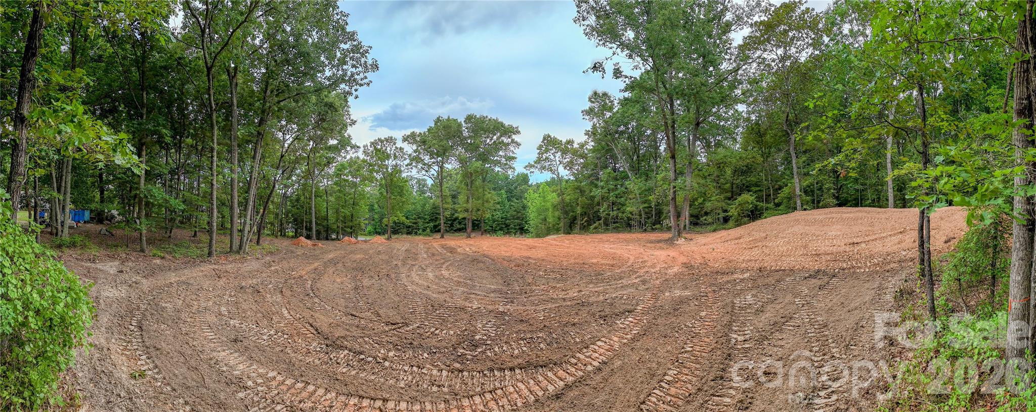 Kings Pinnacle - Land