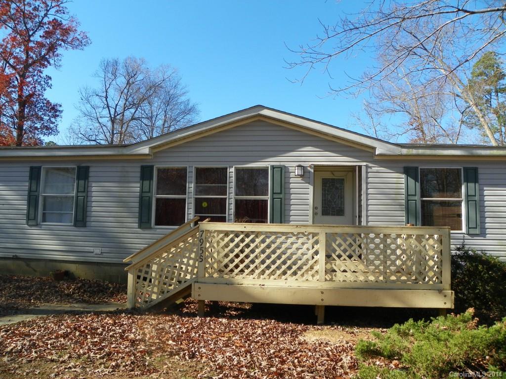 Great location with a country living feel but  minutes away from shopping and resturants. Home sold as is. Owner financing available with 15% or greater down payment.