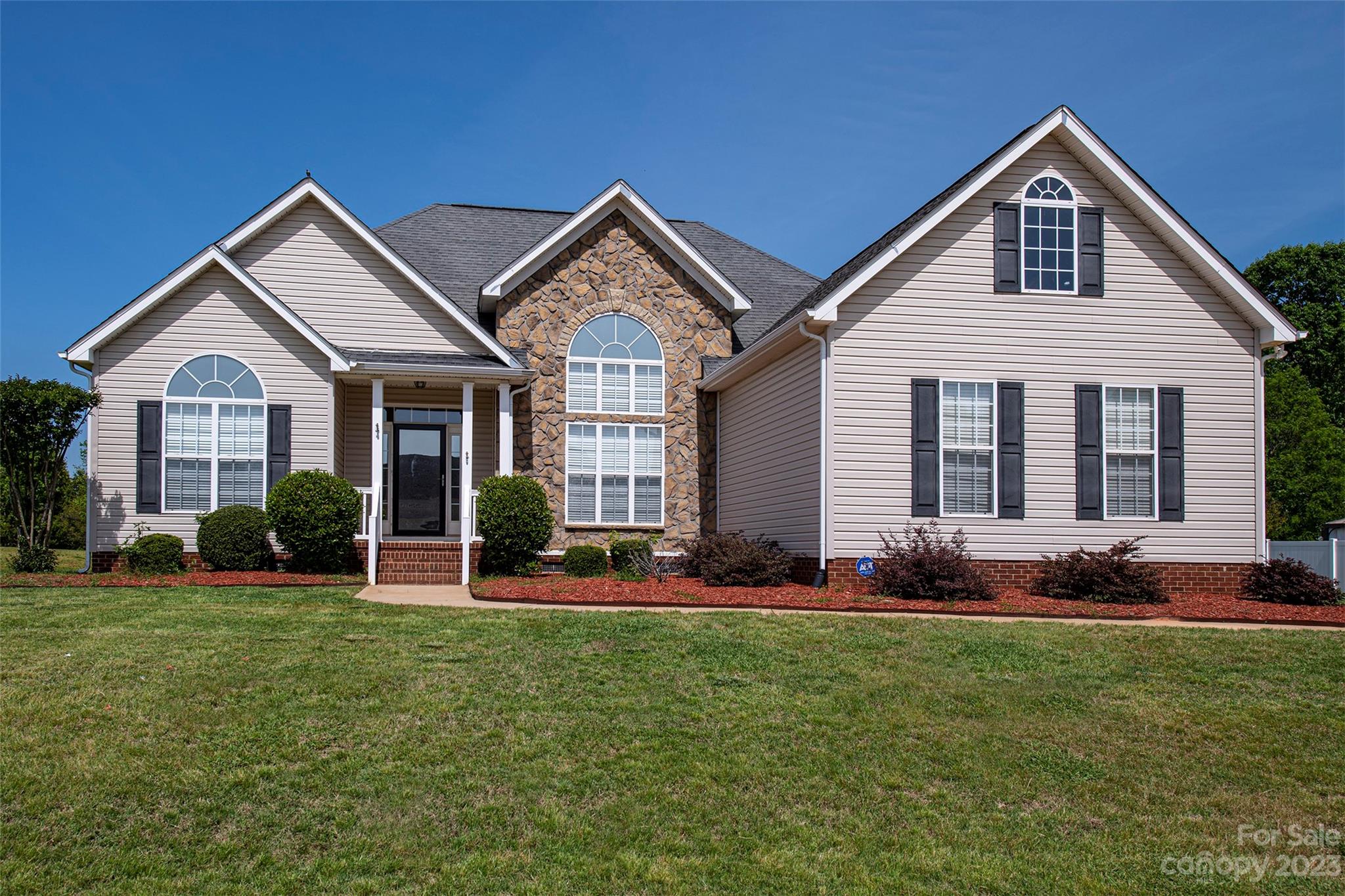 Cute as can be ranch style home in the Palmettos at StoneRidge Lakes.  This home features vaulted ceilings in the family room with fireplace, formal dining room, sunny breakfast area, kitchen with granite counter tops.  Split floor plan with primary on one side of the home and the guest rooms on the other.  The primary bedroom has tray ceilings, large bath with garden tub and plenty of closets.  You will love having your morning coffee in the sunroom.  Two car garage! Showings start Saturday 4/22.