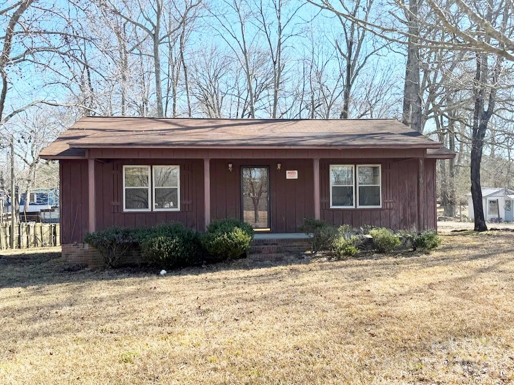 CONTRACTOR OR INVESTOR SPECIAL! Looking for a property to flip or fix up and rent out? This is for you! Just shy of half an acre with no HOA and with the potential for someone to come in and make it what they want. Easy access to retail, restaurants, and country club.