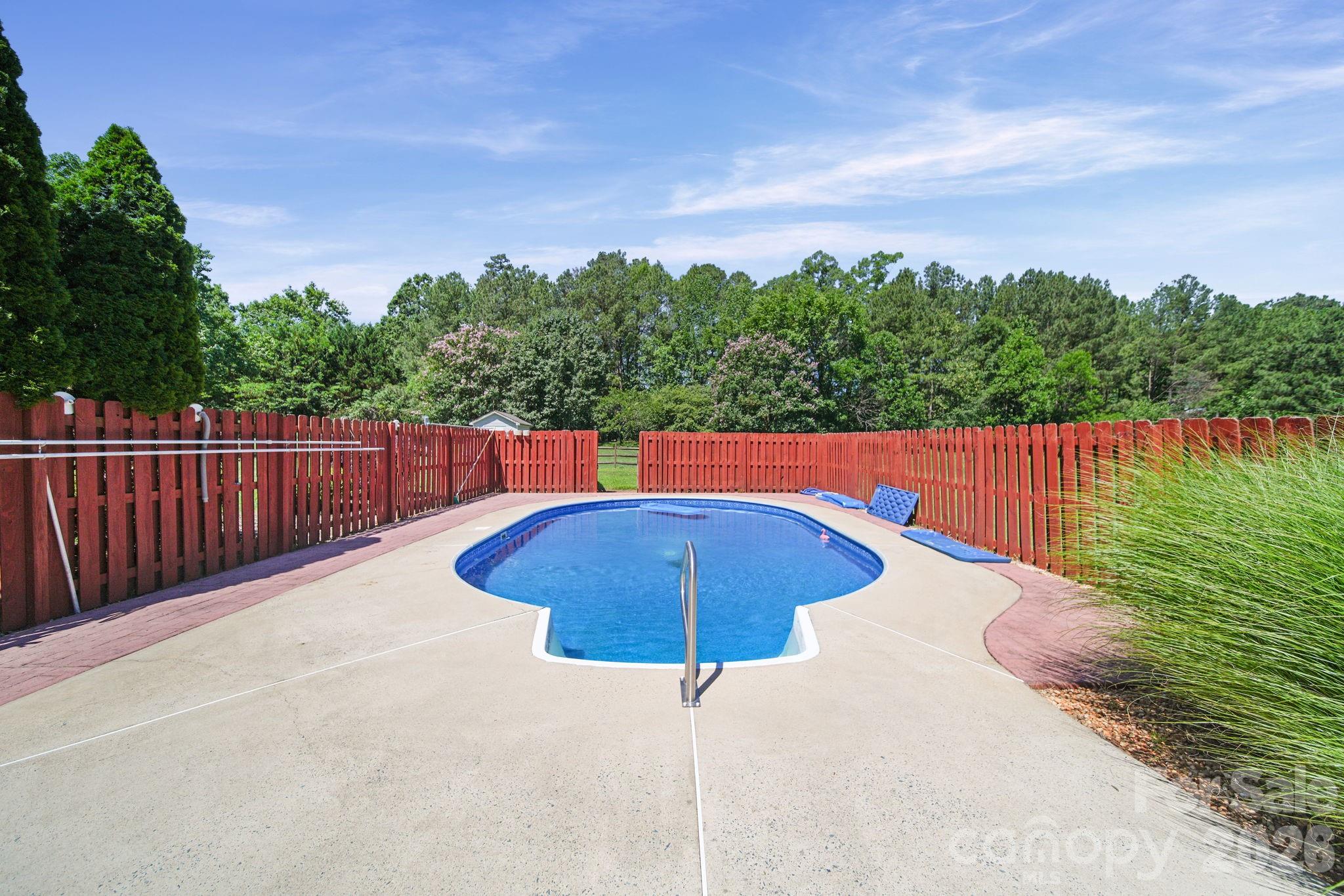 Legacy On The Lake - Residential