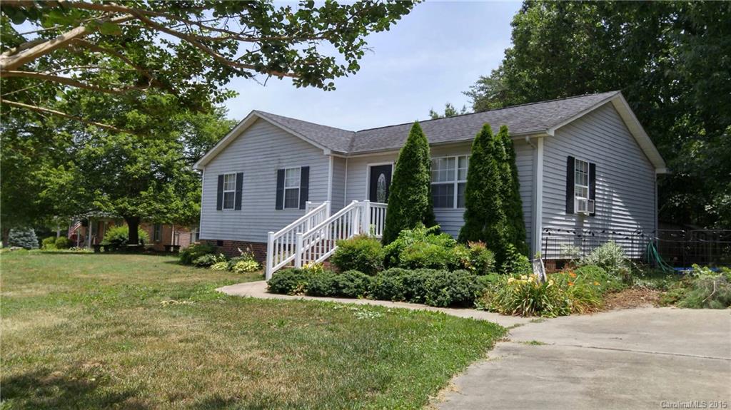Great home for the money. Beautiful kitchen with updates. Spacious living area. Updated throughout. Large lot in country setting. Invisible fence and appliances, glass top stove, refrigerator, dishwasher and front load washing machine stay with property. New roof in 2007 (per seller) and storage shed remains with the house.