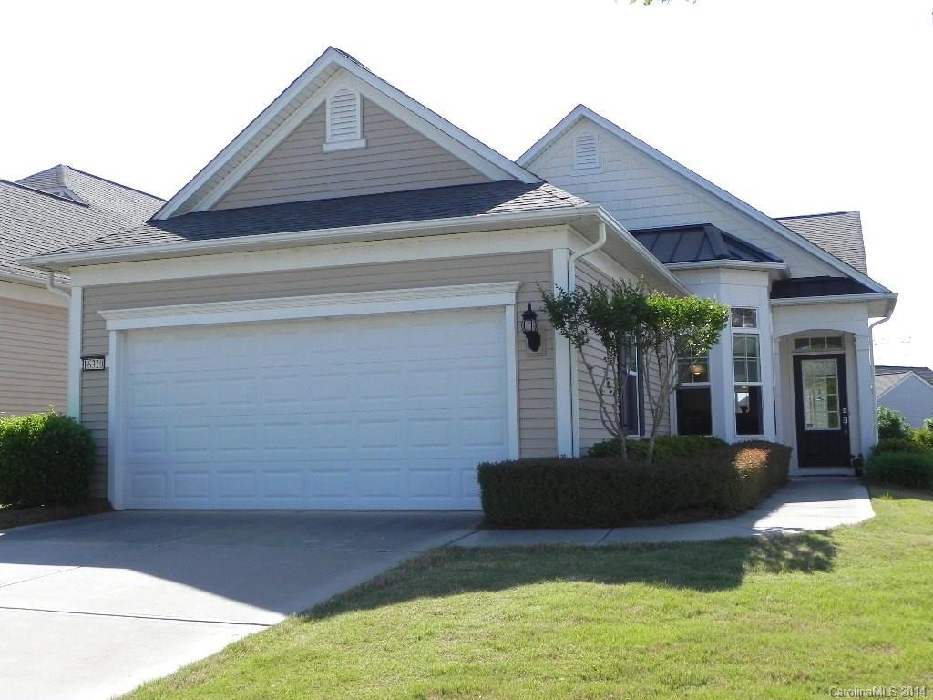 This cheerful Gray Myst 2BR+/2BA with office or 3rd bedroom features a sunroom, hard surface counters, black appliances, hardwoods in the kitchen, ceramic tile in the wet areas & carpet elsewhere. Come check out the community & the active adult lifestyle of Sun City Carolina Lakes.