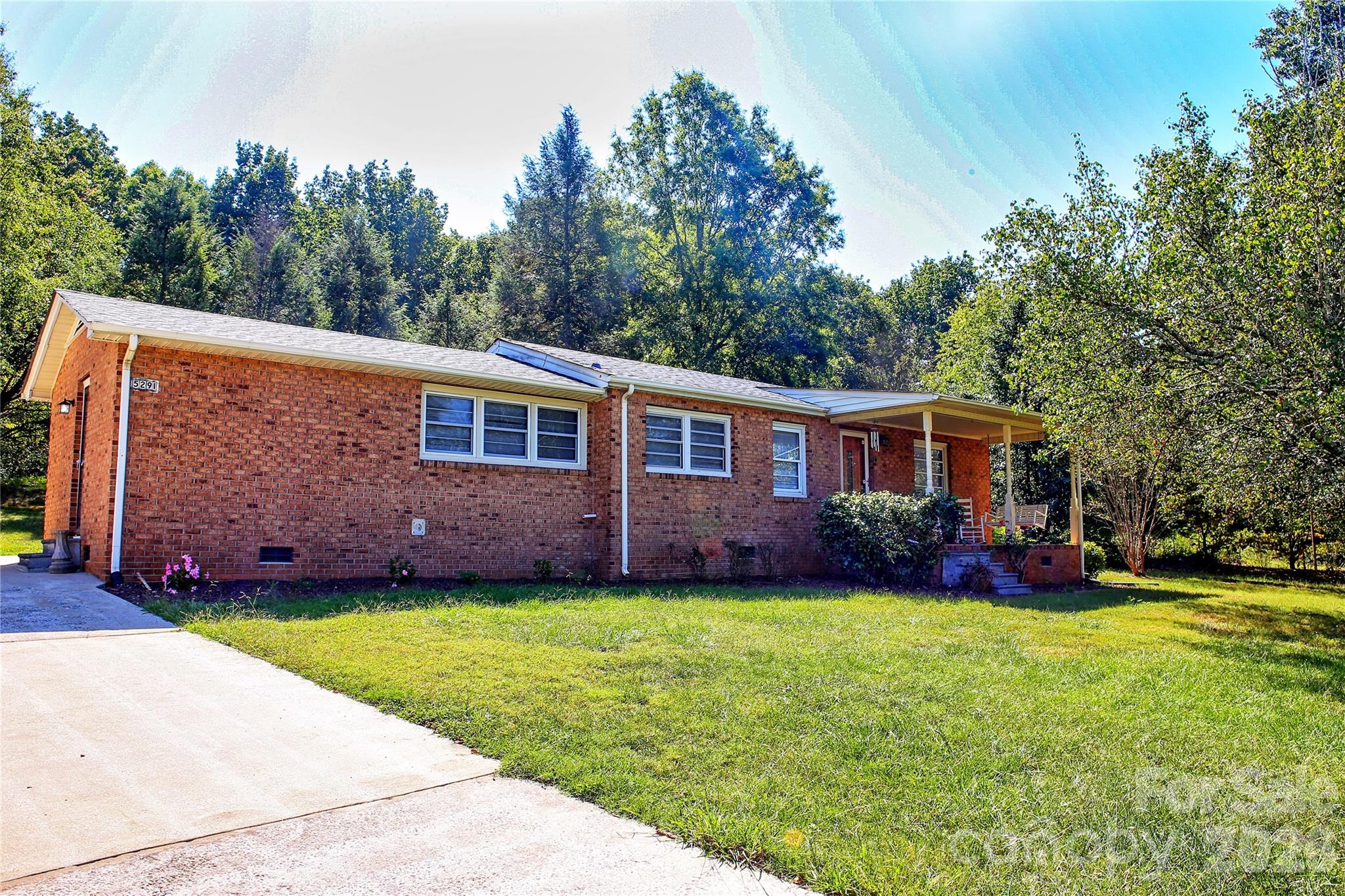 Charming all-brick home with a welcoming rocking chair front porch, full of potential and ready for your personal touch! Whether you're looking for a place to call home, an investment property, or your next renovation project, this property offers endless possibilities. The spacious detached garage provides the perfect space for hobbies, projects, storage, or a workshop. With solid construction and plenty of opportunity to add value, this is a property you won't want to miss.
**Property is being sold AS IS.**