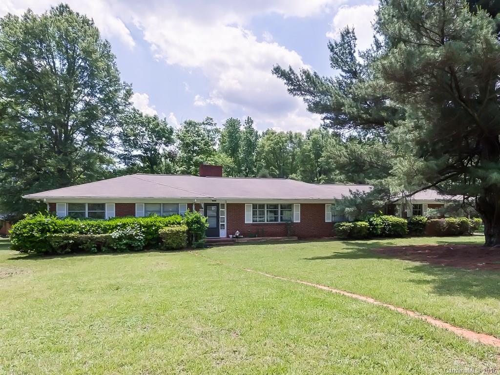 Full Brick ranch on over 1.3 acres!  Corner lot conveniently located 15 minutes from the Uptown and 10 minutes from UNCC.  Neighborhood lake, hardwood floors throughout, granite kitchen counter tops with SS range & refrigerator and newer master bath. Dining areas have built in storage for your china. Needs a little TLC but has tons of potential.