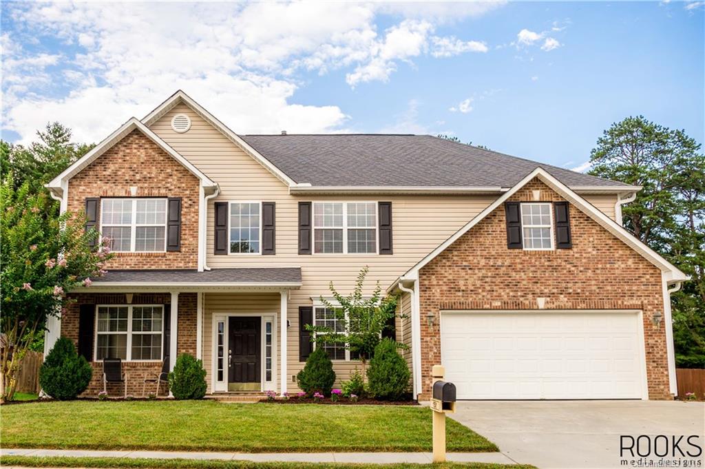 Situated in family-friendly The Cove @ Livingston Farms, open, modern floor plan w/formal & casual spaces. Impressive 2-story family rm w/gas fireplace & French doors leading to fully fenced back yard w/concrete patio & huge lawn. Master & 3 BRs upstairs w/laundry rm. Kitchen w/island & pantry overlooks the expansive, fenced-in backyard. Multi-use rm w/double doors can be used as an Office/den/playroom right off the family room. Master bath with garden tub, dual vanity, and dual walk in closets.