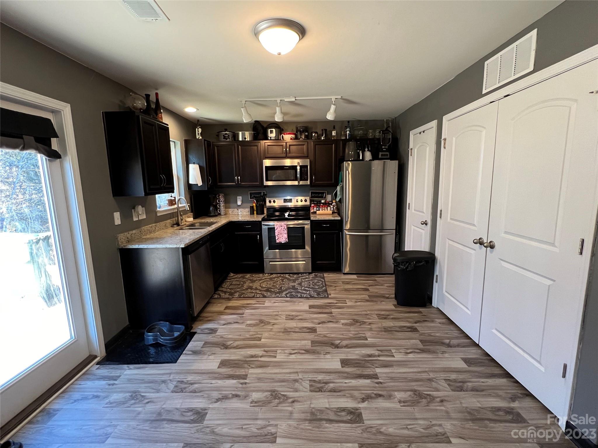 Kings Pointe - Residential