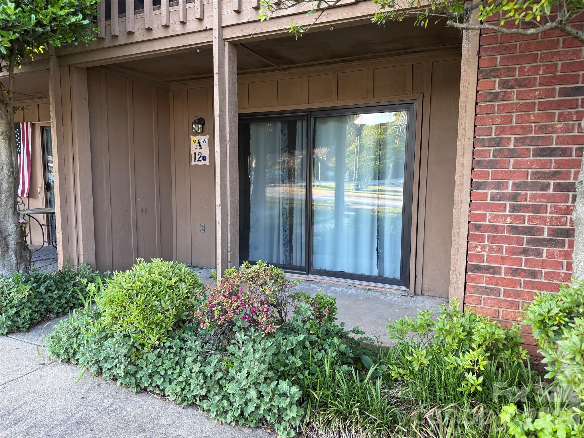 Holly Crest - Residential
