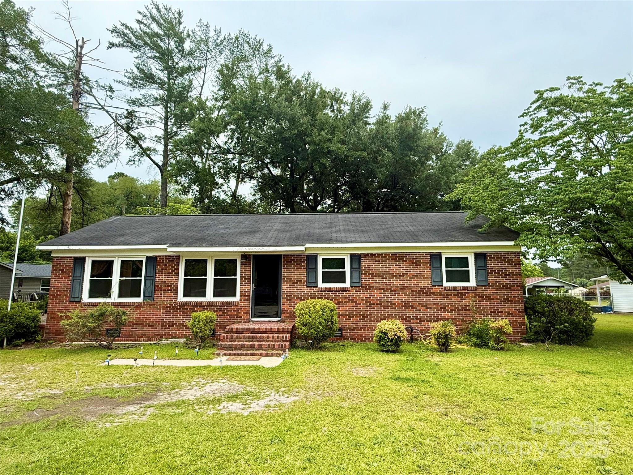All-brick 4BR/1BA home in charming Cheraw, SC! With 1,200 sq ft of living space plus a versatile flex room—perfect as an office, den, or 4th bedroom—this home offers flexibility to fit your lifestyle. Newer vinyl windows provide energy efficiency and natural light. Conveniently located near shopping, dining, and downtown amenities. Ideal for first-time buyers or investors seeking rental potential. Enjoy the small-town charm of Cheraw with its historic downtown, welcoming community, and easy access to outdoor recreation. A great opportunity to own in one of South Carolina’s most beloved towns! 

***Seller is offering a $10k seller concession to help you put in an additional bathroom.***