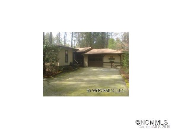 Great opportunity for only 3 Br, 2 BA condo in Sherwood Forest. All new kitchen and appliances and beautiful brand new carpet throughout (FURNITURE REMAINS).  Wood burning fireplace, screened porch overlooking golf course, dehumidifier and encapsulated crawlspace, 1car garage plus excellent storage. SF amenities include golf course, tennis courts, swimming pool, Robin Hood Centre, five lakes, 25 miles of hiking trails