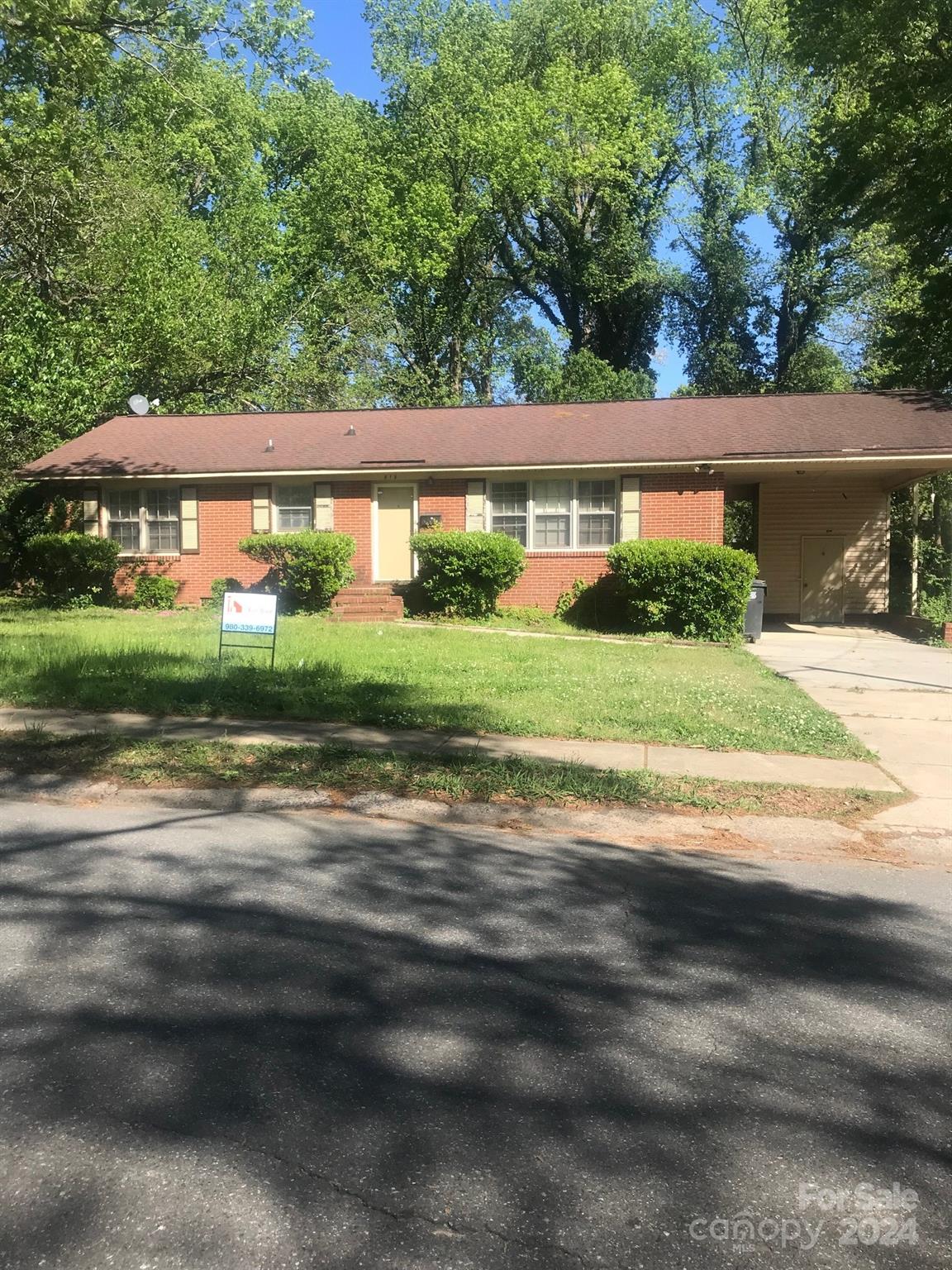 This home needs your personal attention to turn it into a beautiful home. Owner never lived in this home; it's been sold as is. Seller will make no repairs. The property is located in Hidden Valley.
