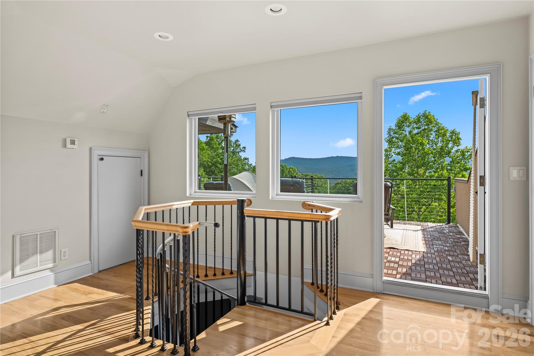 Crest Mountain - Residential