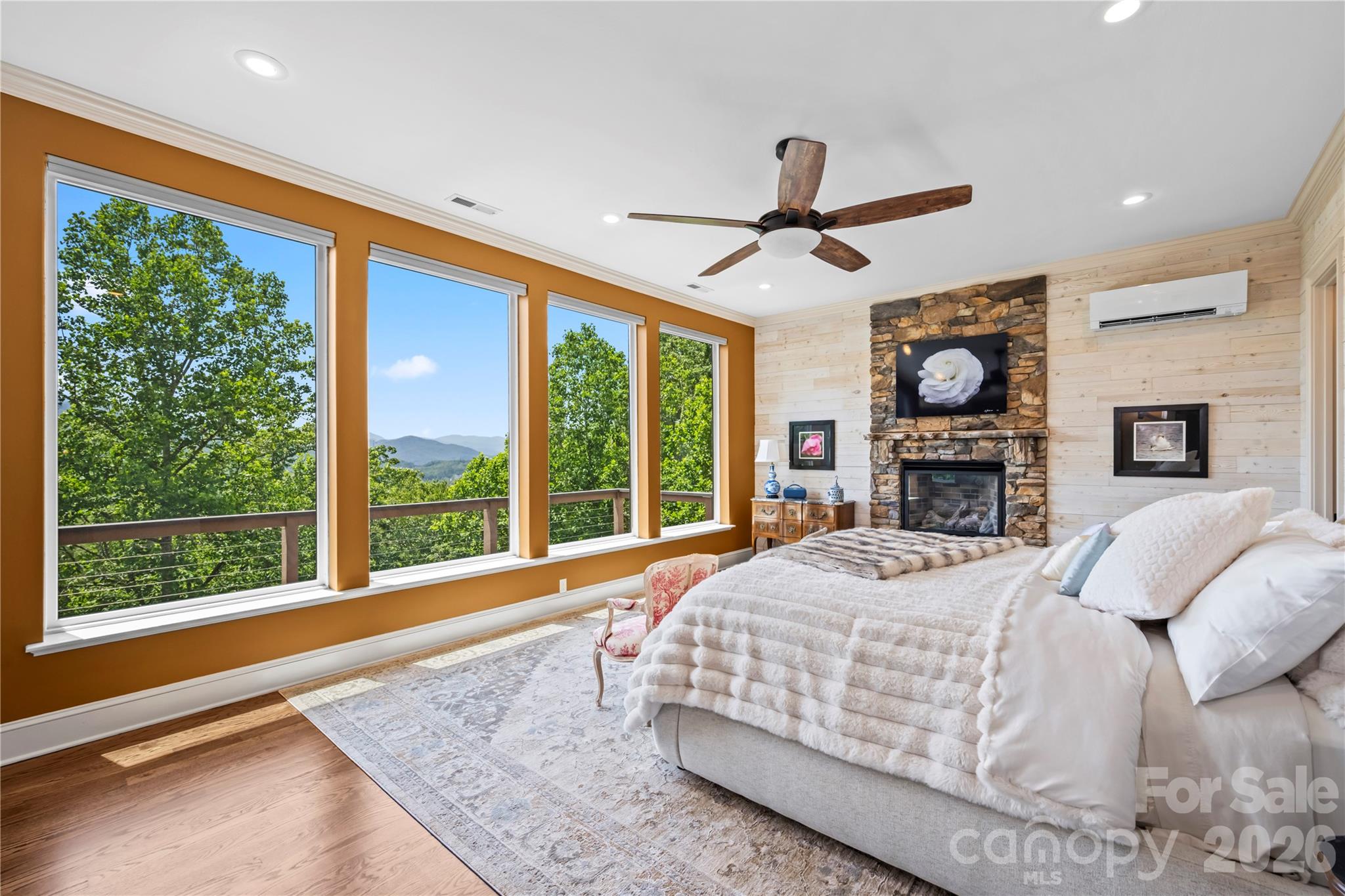 Crest Mountain - Residential