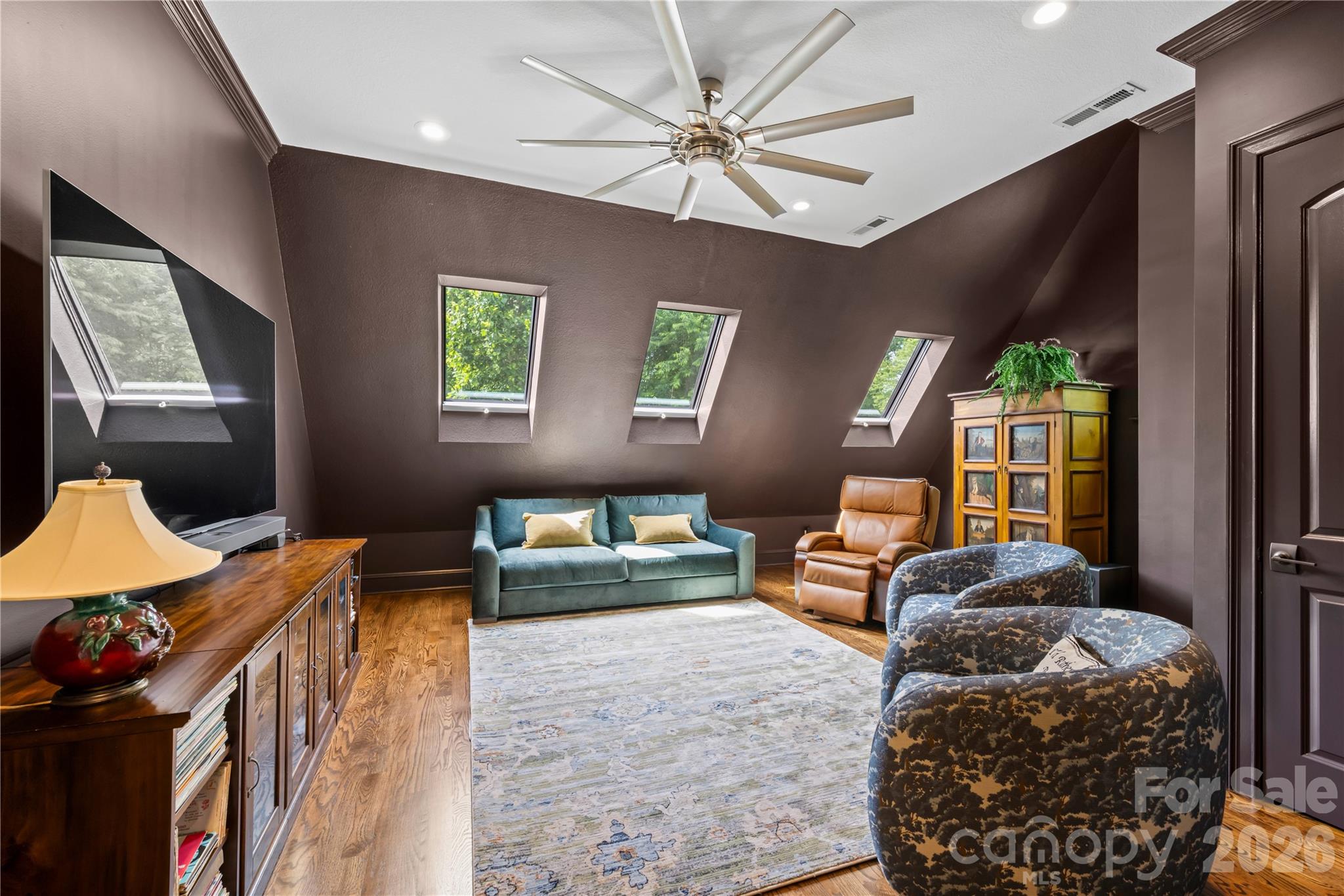 Crest Mountain - Residential