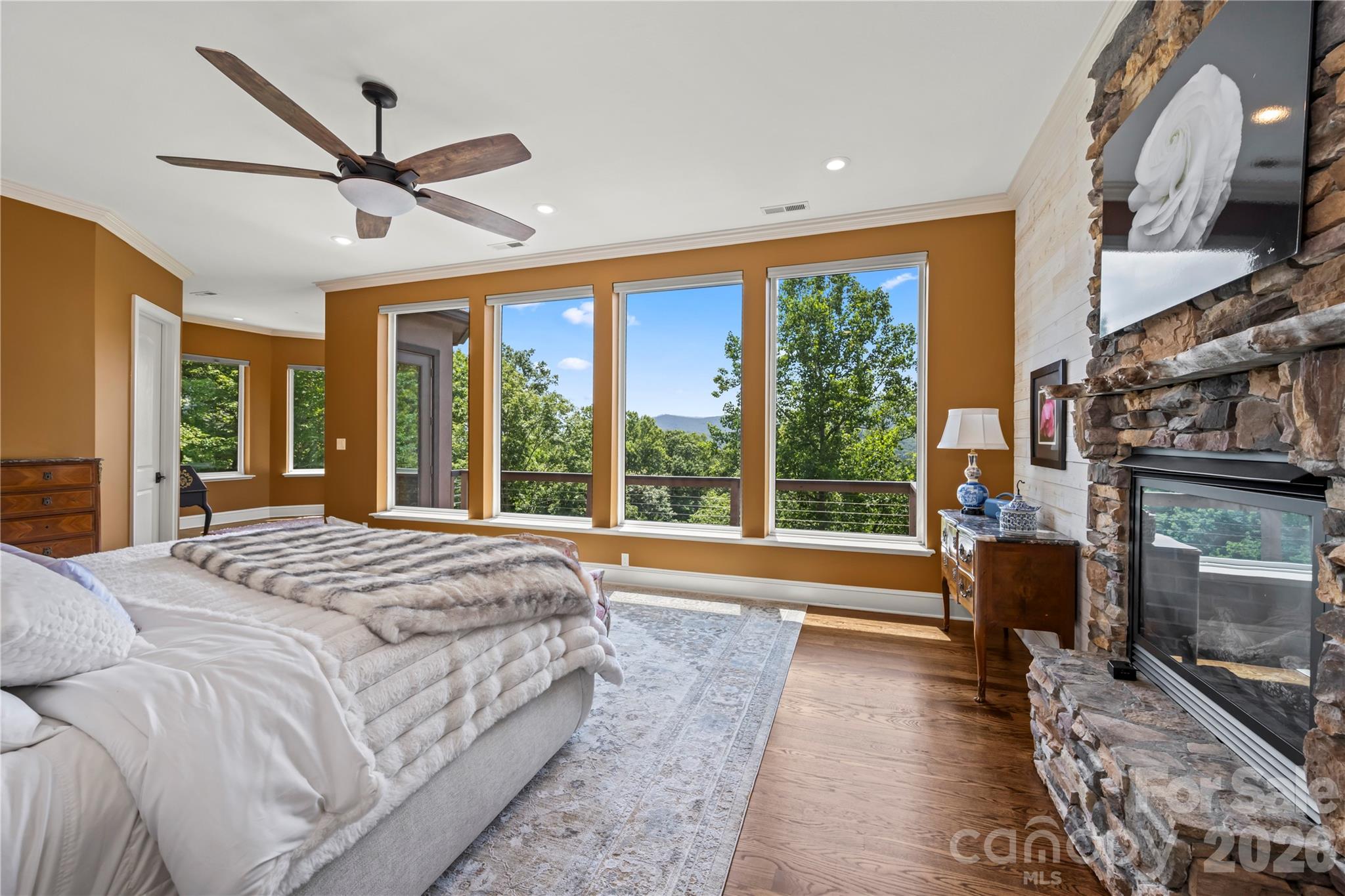 Crest Mountain - Residential