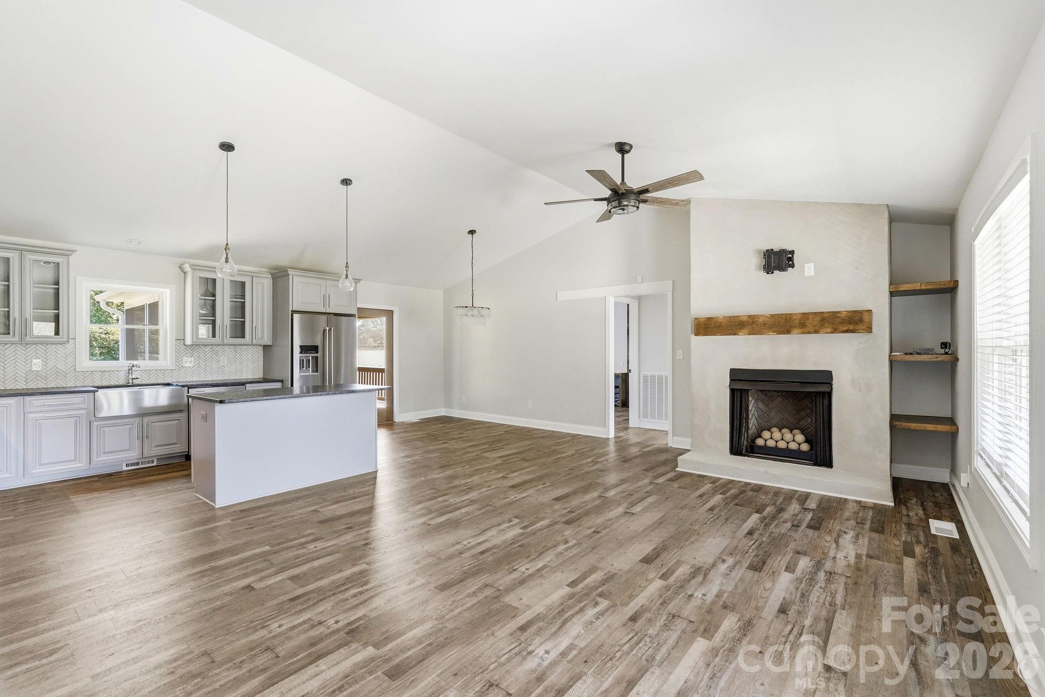 Mountain Ridge - Residential