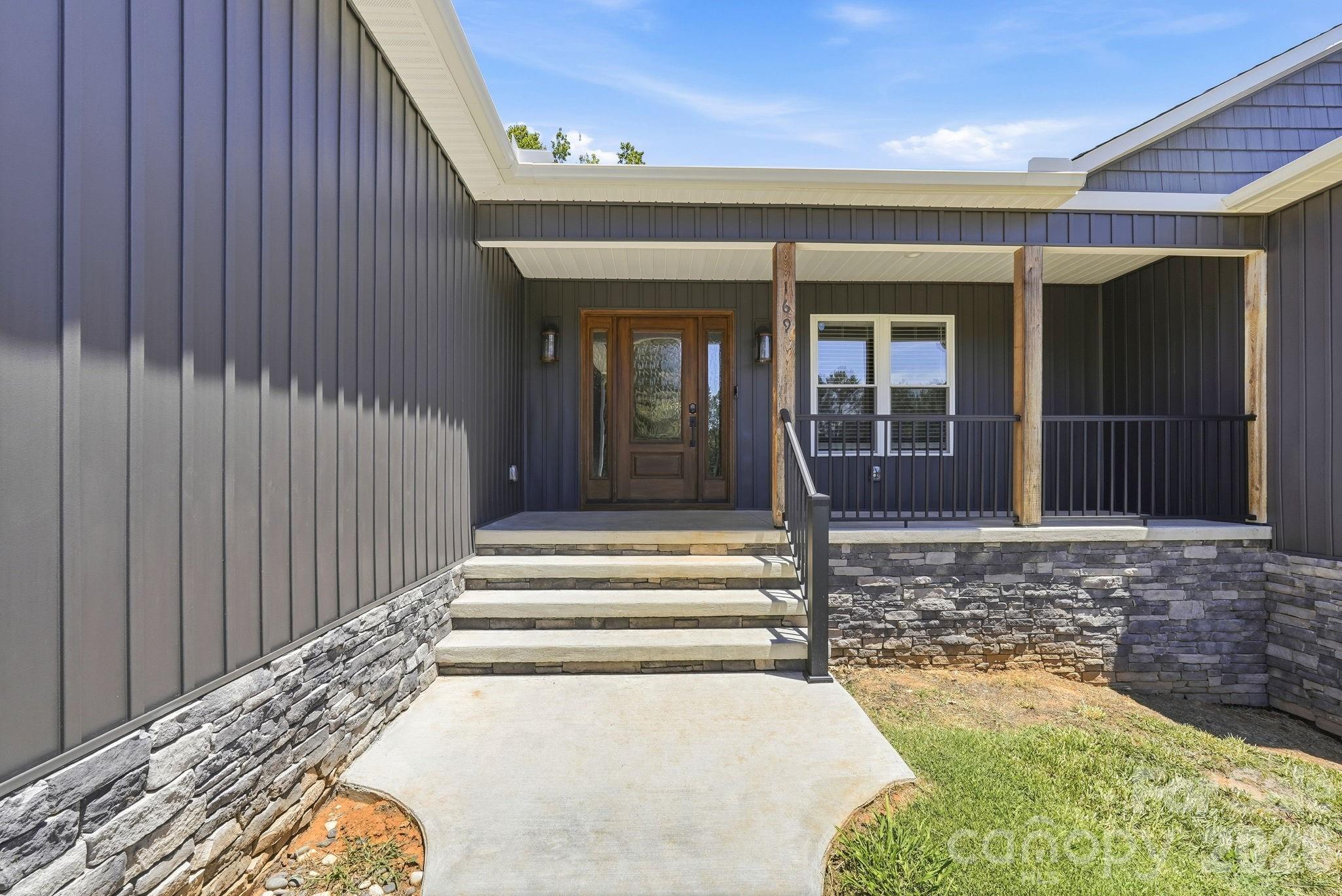 Mountain Ridge - Residential