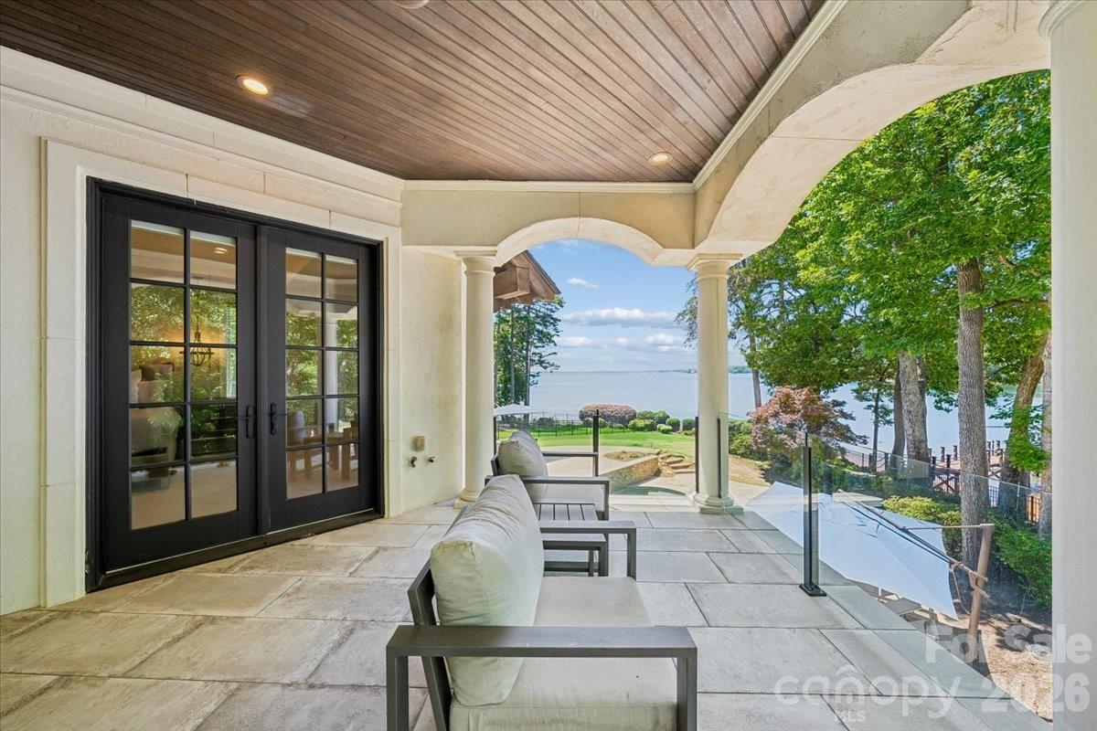 The Peninsula - Residential