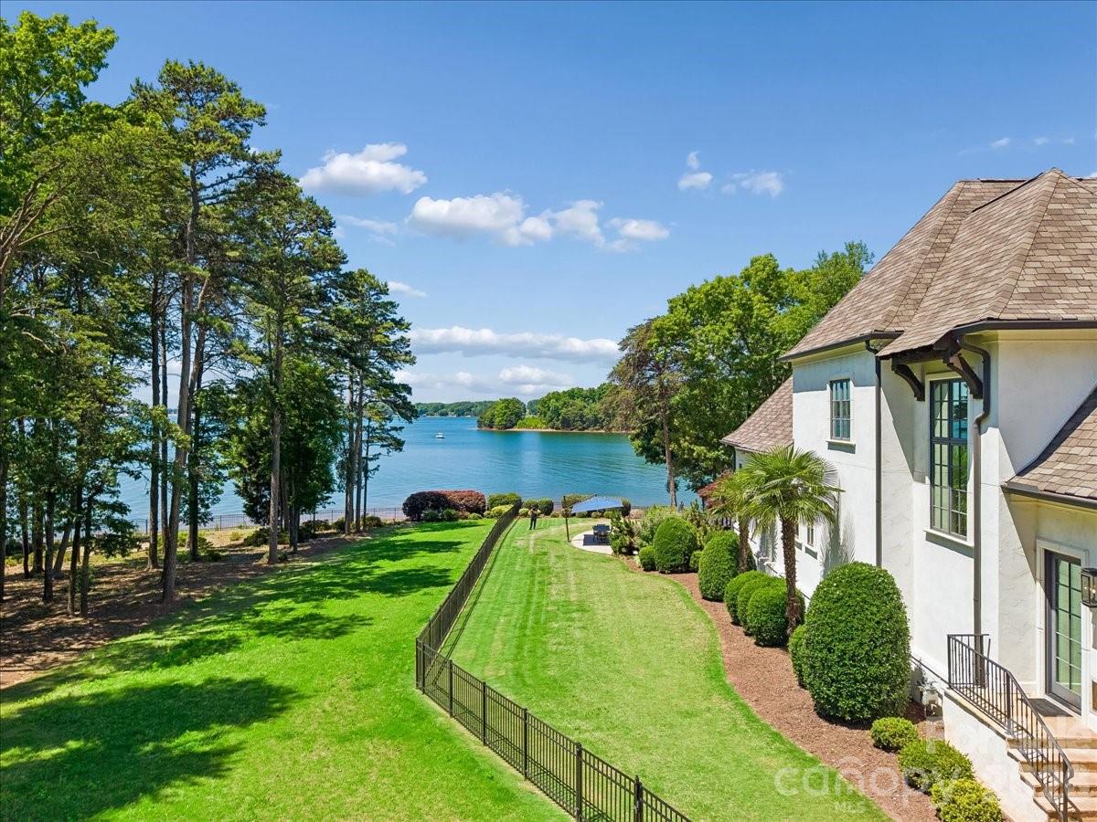 The Peninsula - Residential