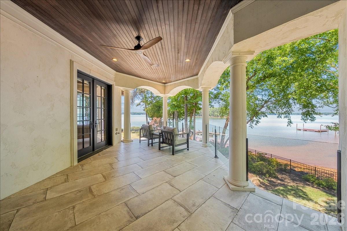The Peninsula - Residential