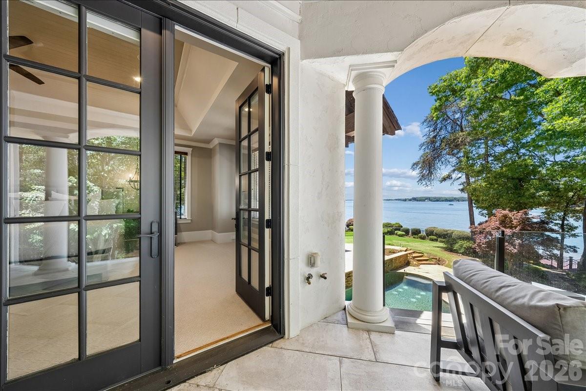 The Peninsula - Residential