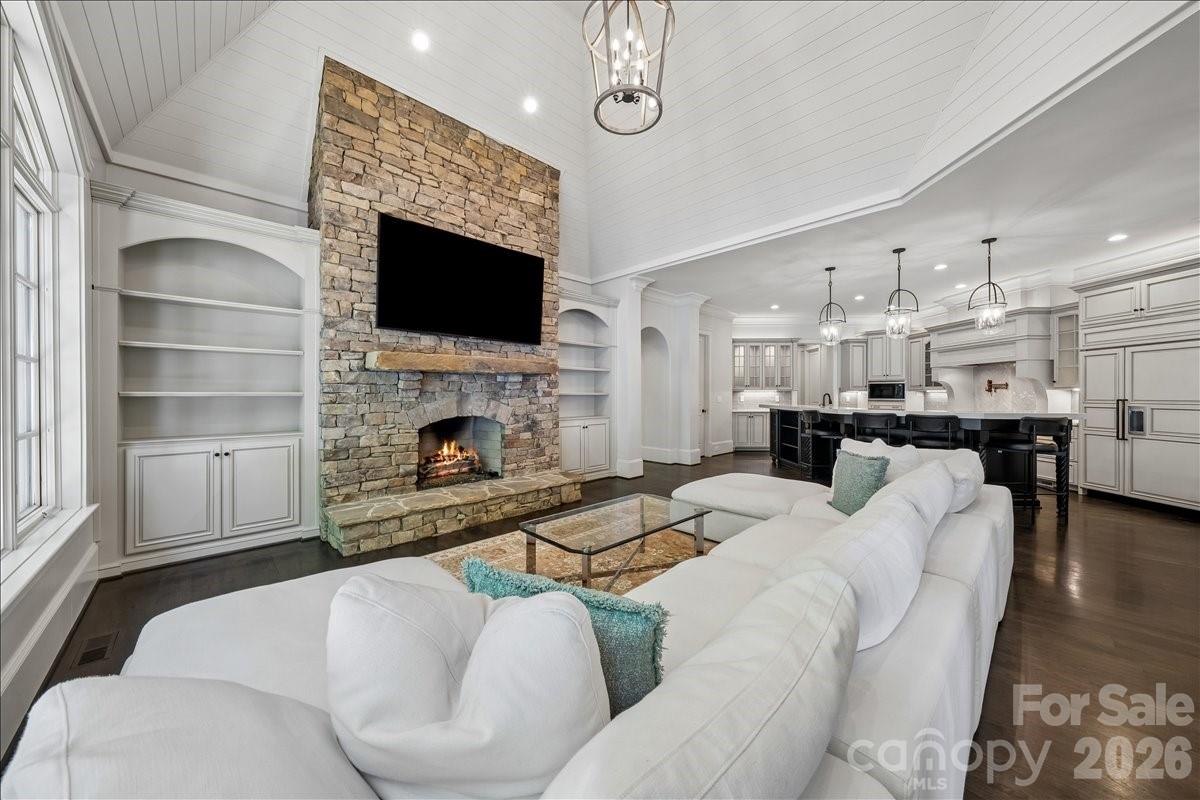The Peninsula - Residential