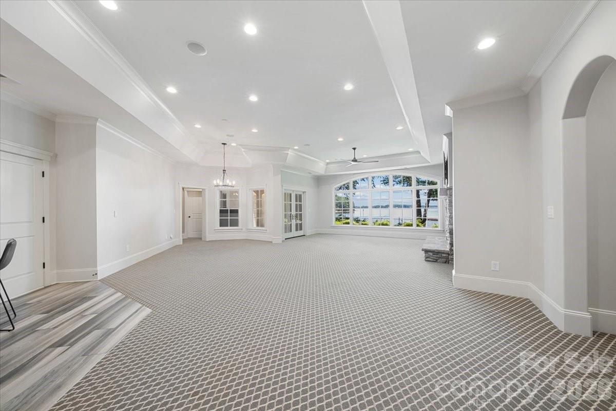 The Peninsula - Residential