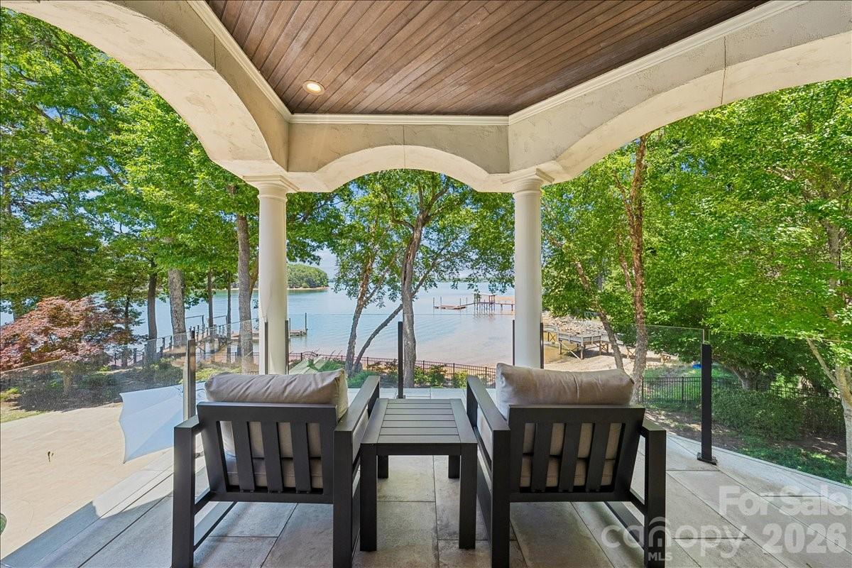 The Peninsula - Residential