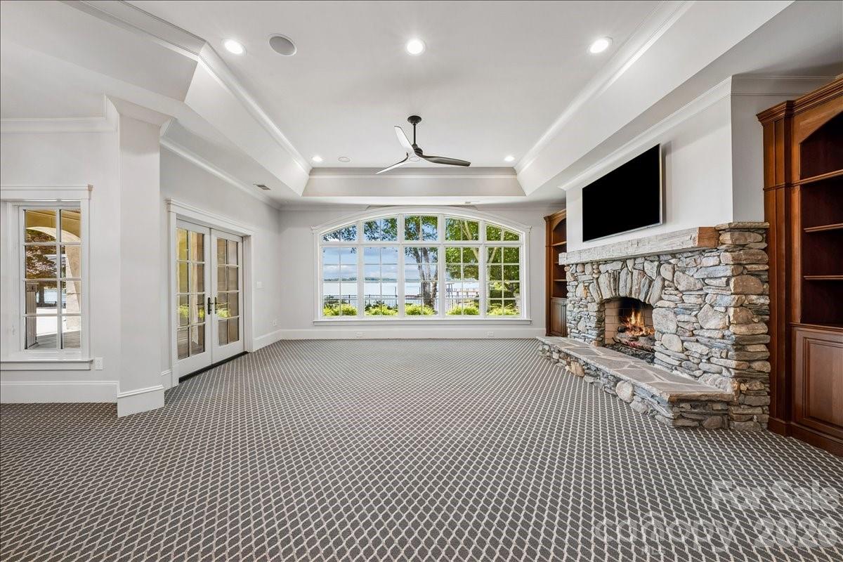 The Peninsula - Residential