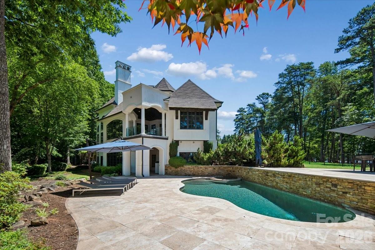 The Peninsula - Residential