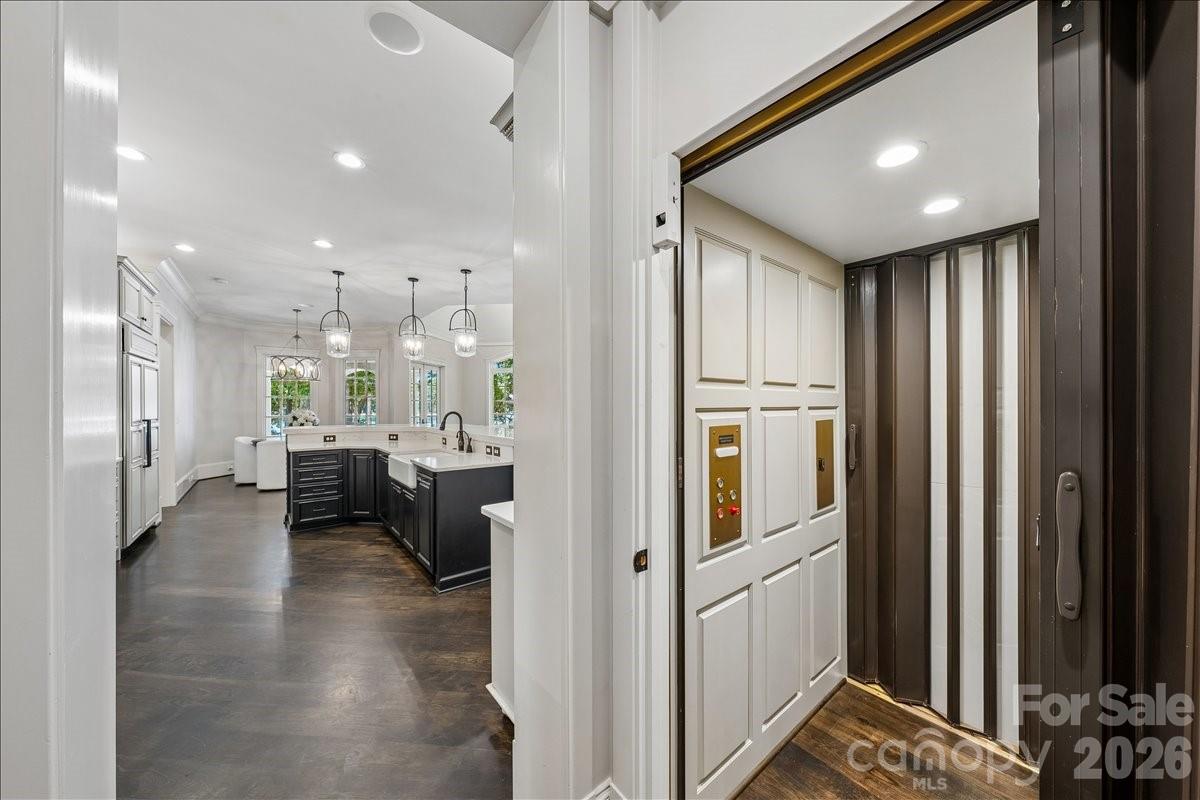 The Peninsula - Residential