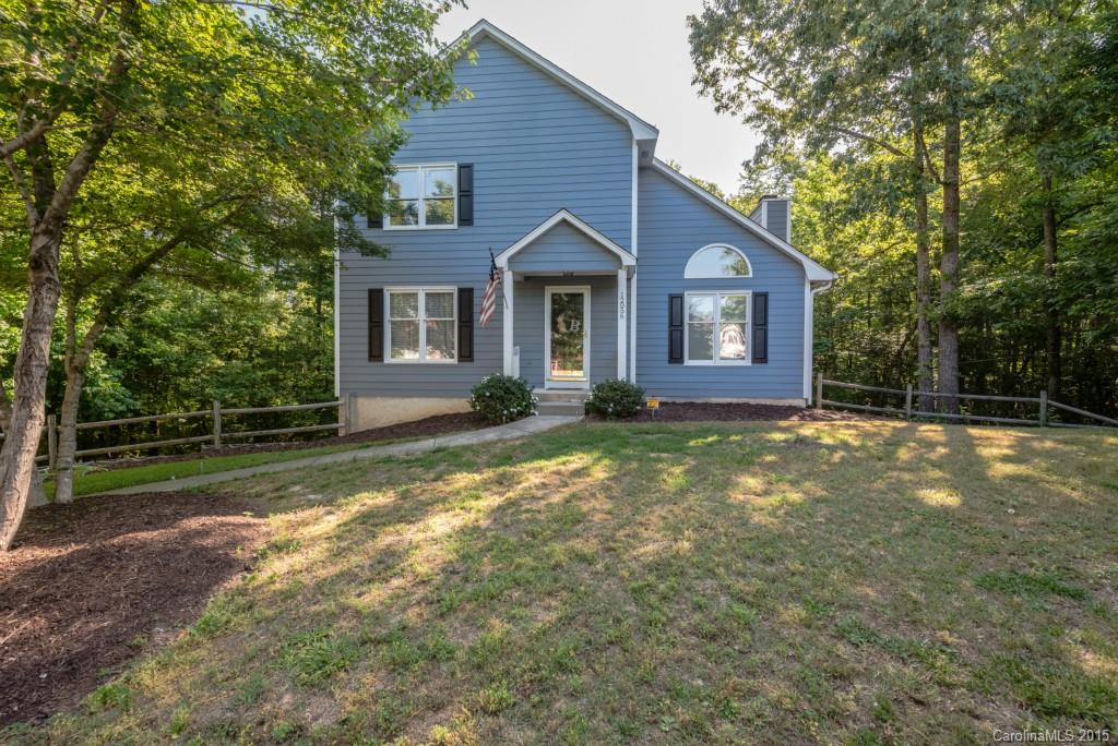 Quaint & charming cul-de-sac home in Tega Cay's Heron Harbor neighborhood. Master bedroom on the main floor, large deck overlooking wooded area in a private setting, and lower level bonus room with full bath provides a variety of cozy and intimate living spaces. Exterior of home has been recently painted, lots of storage, and Samsung appliances less than 2 years old. Home Warranty included.