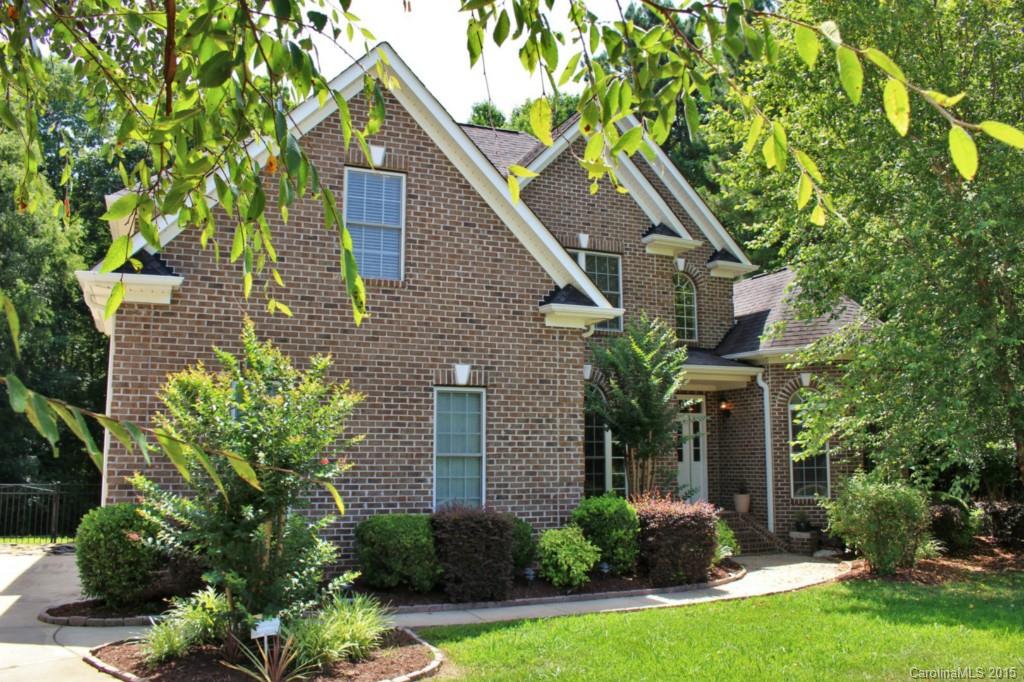 AWESOME!Full Brick Custom Built Beauty on Priv Wooded Cul-de-sac!Gleaming Wood Flrs on Main-Grt Rm w/ Cathedral Ceil-Fpl-Cust Mldgs & Window Treats-Din w/Wainscoting/Trey Ceil-Lg Kit w/Solid Surf Cntrs-Wall Oven-New Cooktop-Isl-Brk Area w/Bay Wndw-Guest Bed & Hge Mast Suite on Main w/Bayed Sitting Area-Dble Trey Ceil-His/hers Closets-Luxury Bth w/Cathedral Ceil-Dual Vanities Plus Sep Dressing Tble-Gdn Tub-Stall Shwr-3 Lg Bds Up-Hge Bonus/Bed-Smart Temp Sys-Irrig-Too Much To List-Clover Schools!