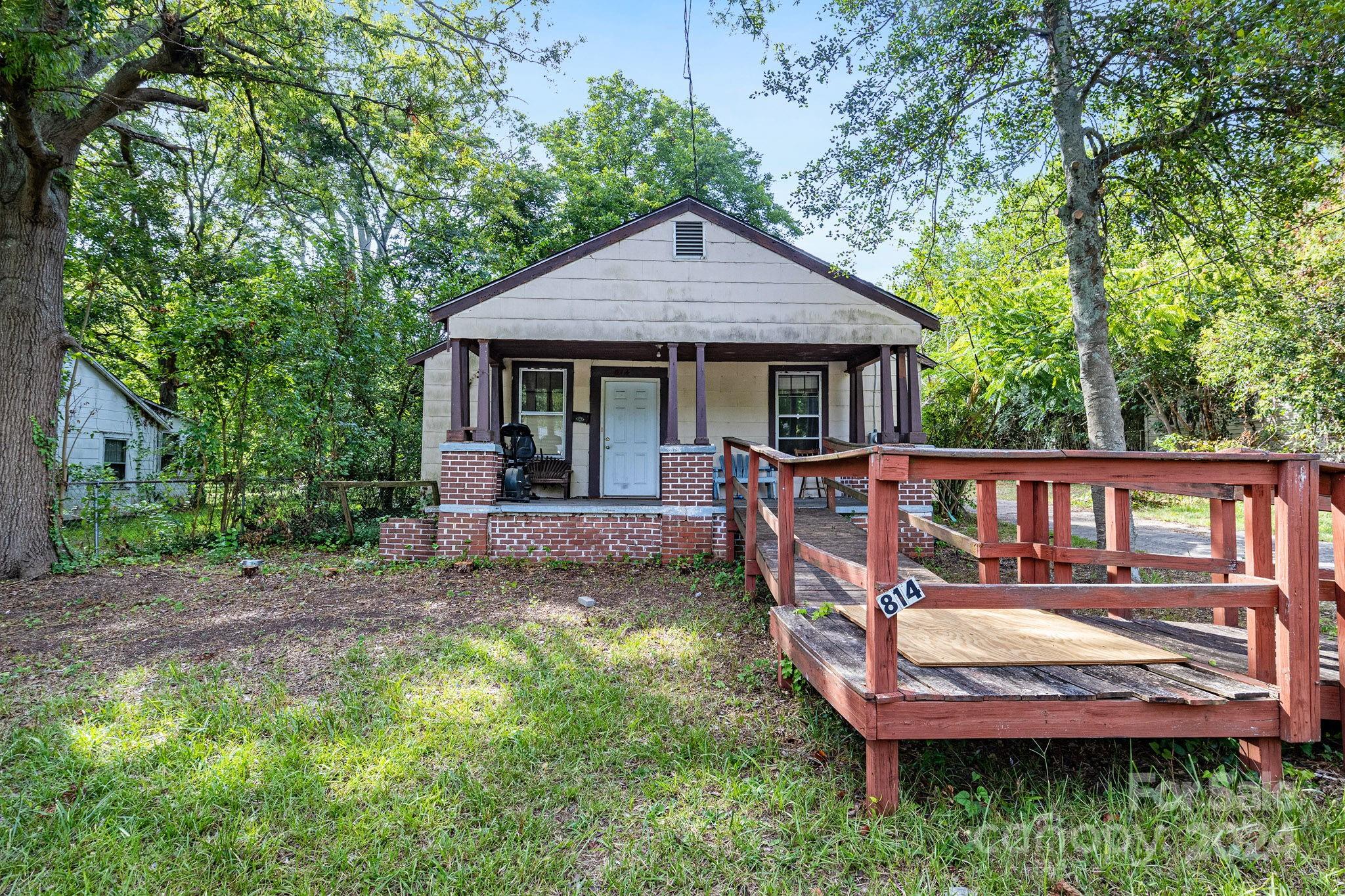 Calling all Investors: Here's your chance to seize a prime opportunity! This versatile property, nestled in a nice neighborhood and within walking distance from Fountain Park and downtown Rock Hill, awaits your transformative touch. Boasting 2 bedrooms, 1 full bathroom and a fully fenced in yard, this fixer-upper offers ample space for renovation. With nearby amenities and strong rental demand, this property promises substantial ROI potential. Act now and unlock the possibilities—schedule your viewing today!