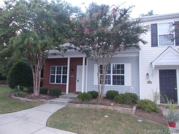 End unit townhome in Lexington Commons. Freshly painted and features new flooring, carpet, countertops, appliances, light fixtures and more! Great location super close to I-77.