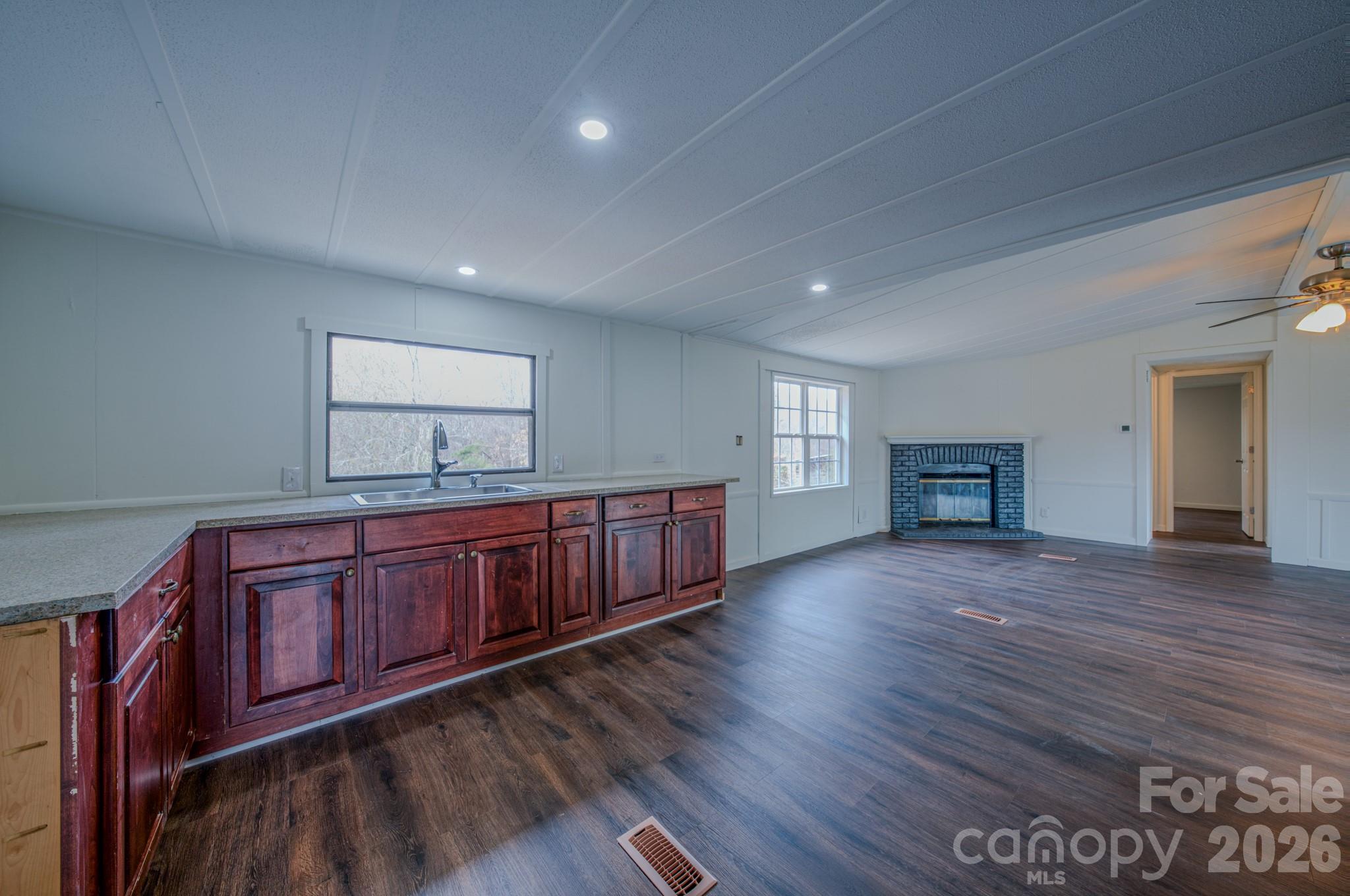 SOLOMON LUTHER LAND - Residential