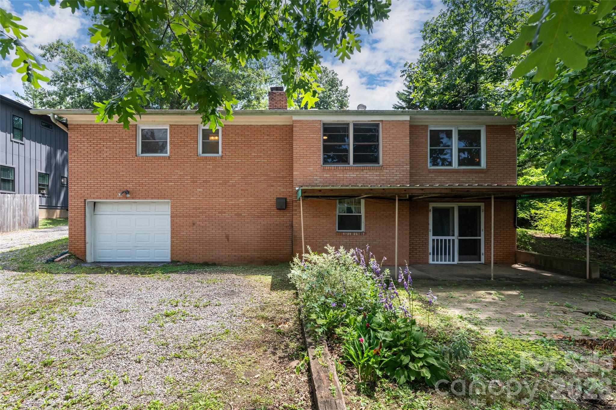 Royal Pines - Residential
