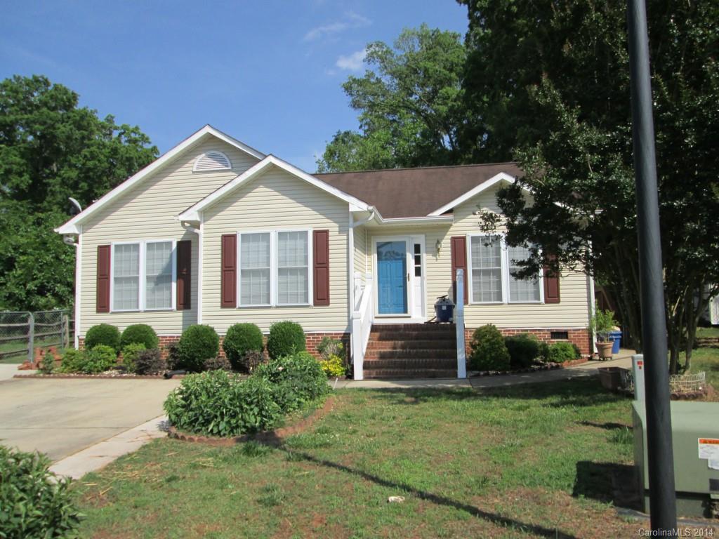 Immaculate in and out! Fresh paint, all appliances remain including washer and dryer. Wonderful back porch with built in benches. Great first or last home!!