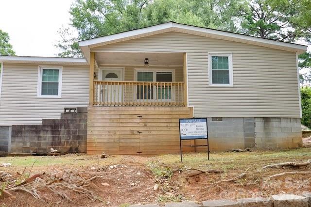 Welcome home to 108 Dye Street! This charming 2 bedroom , 1 bathroom home has been renovated and is move-in-ready! This home features new flooring, new roof as well as fresh new paint, creating a clean modern feel.  Conveniently located near downtown Chester, schools, shopping and access to major highways. This is a great opportunity for first- time homebuyers, investors or those looking to downsize.  Don't miss your chance to call this beauty home!