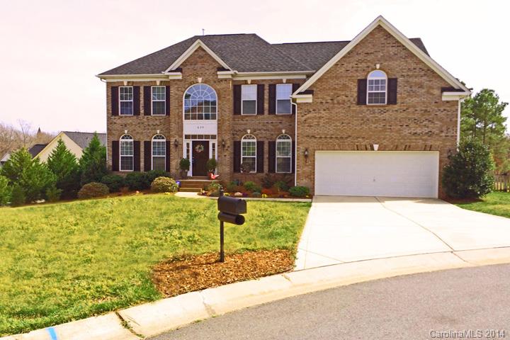 Stunning Meticulously maintained, brick front, culdesac home sited for Royalty!  Open floorplan boasts majestic columns, a spa lke master bath, gourmet kitchen with granite ctops and a sunroom for tons of natural lighting.  Upgrades galore, including a backyard fire pit and grill, the only missing feature is your throne!  Schedule to view today as this beauty will quickly be crowned HOME!