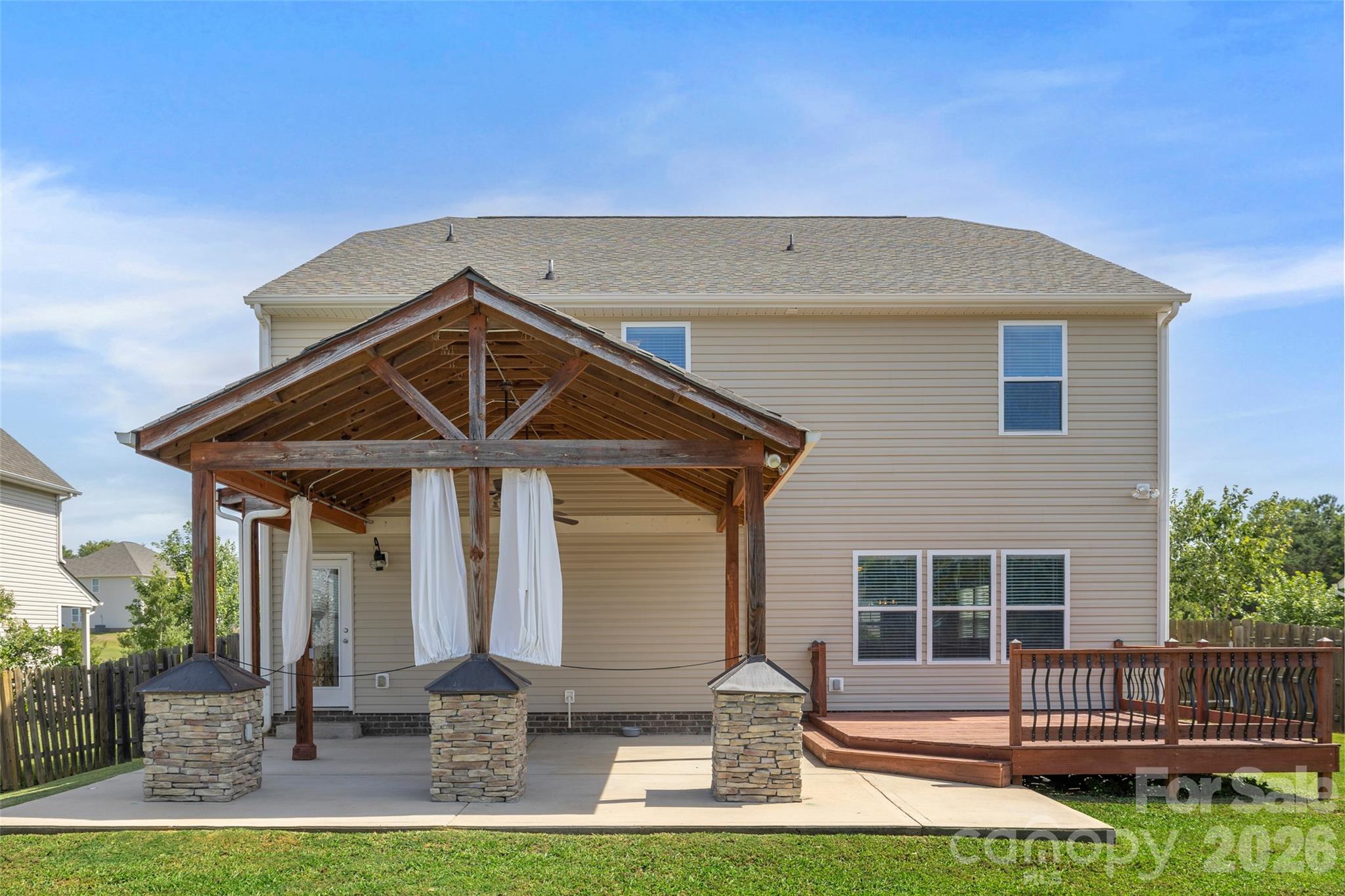 Ellis Pond - Residential