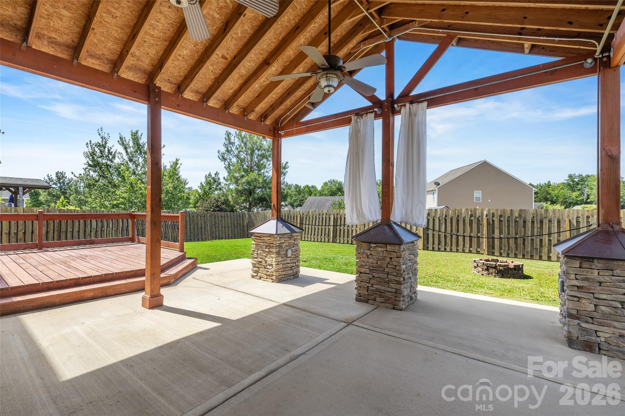 Ellis Pond - Residential